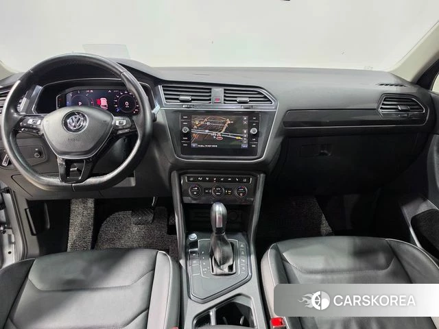 Volkswagen Tiguan Allspace 2020 Серебристо-серый из Кореи, фото 2