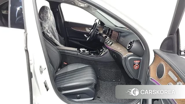 Mercedes-Benz E-Class W213 2019 Белый из Кореи, фото 2