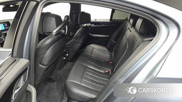 BMW 5 Series (G30) 2019 Серебристо-серый из Кореи, фото 2