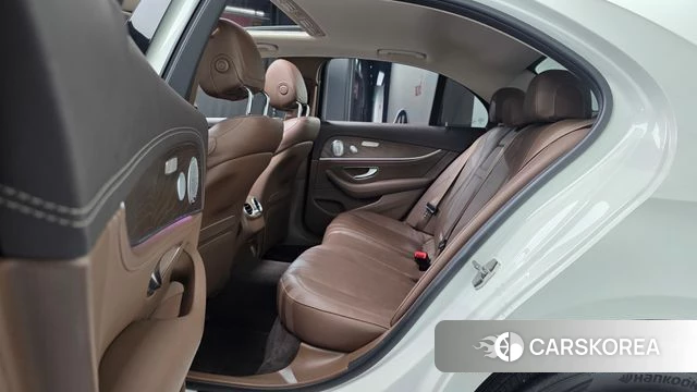 Mercedes-Benz E-Class W213 2018 Белый из Кореи, фото 2