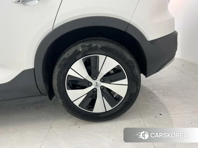 Volvo XC40 2024 Белый из Китая, фото 2