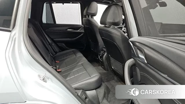 BMW X3 (G01) 2024 Светло-серебряный цвет из Кореи, фото 2