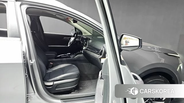 Kia Sportage 5th Generation Hybrid 2022 Серебристо-серый из Кореи, фото 2