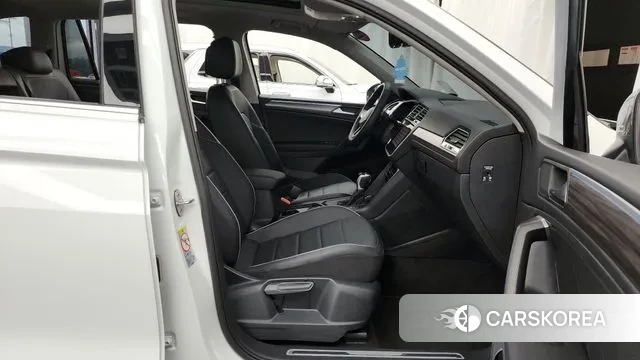 Volkswagen Tiguan Allspace 2024 Белый из Кореи, фото 2