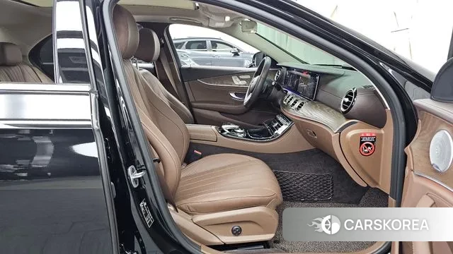 Mercedes-Benz E-Class W213 2019 Черный из Кореи, фото 2