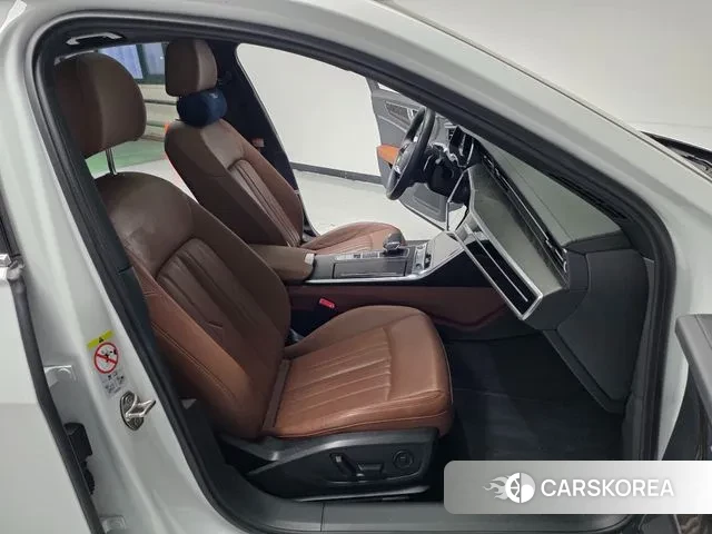 Audi A6 (C8) 2023 Белый из Кореи, фото 2