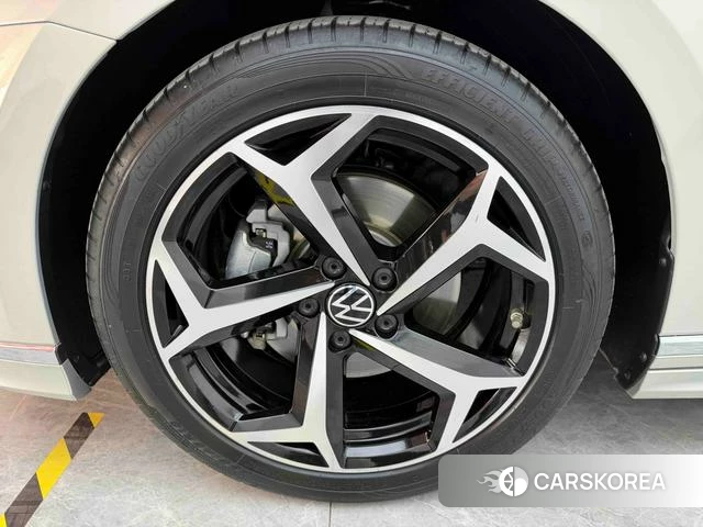 Volkswagen Magotan 2023 Шампань из Китая, фото 2