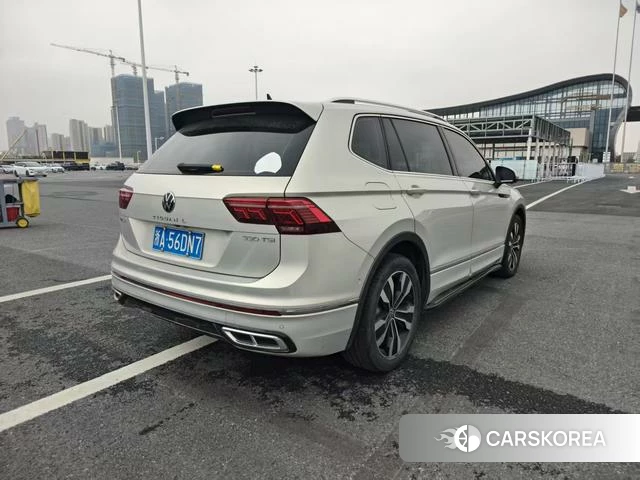 Volkswagen Tiguan L 2021 Серебристо-серый из Китая, фото 2