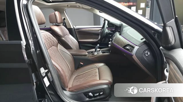 BMW 5 Series (G30) 2022 Черный из Кореи, фото 2