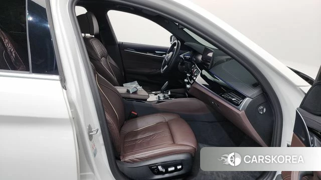 BMW 5 Series (G30) 2021 Белый из Кореи, фото 2