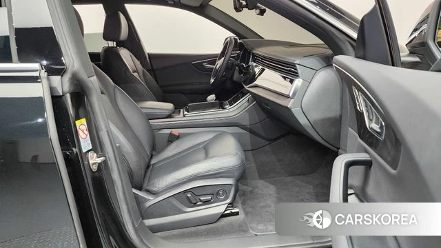 Audi Q8 (4M) 2023 Черный из Кореи, фото 2