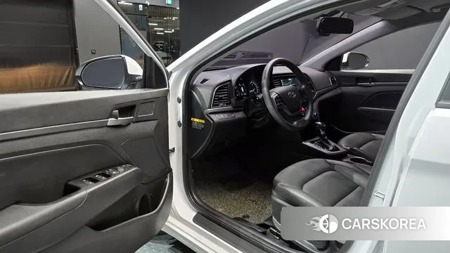 Hyundai Avante AD 2018 Белый из Кореи, фото 2