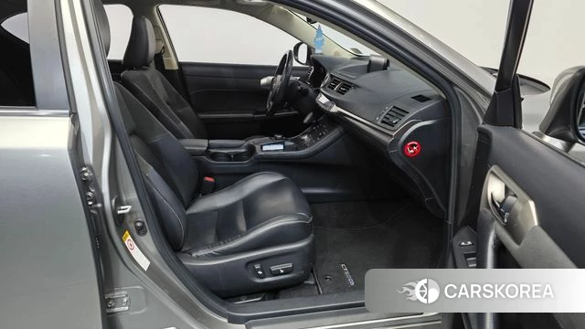 Lexus CT200h 2018 Серебристо-серый из Кореи, фото 2