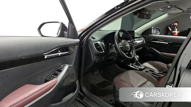 Kia Seltos 2021 Черный из Кореи, фото 2