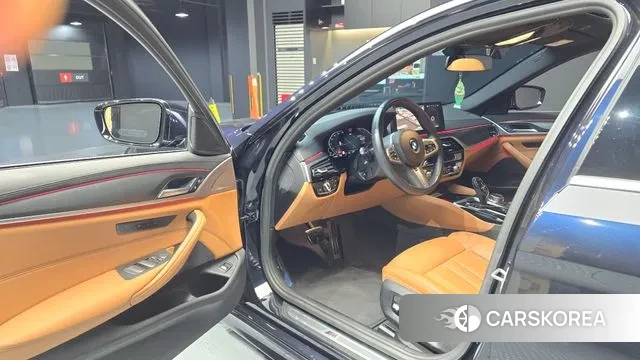 BMW 5 Series (G30) 2022 Черный из Кореи, фото 2