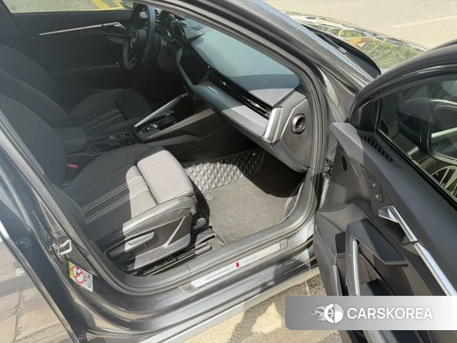 Audi A3 2024 Серебристо-серый из Китая, фото 2