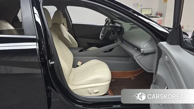 Hyundai The New Avante (CN7) 2023 Черный из Кореи, фото 2