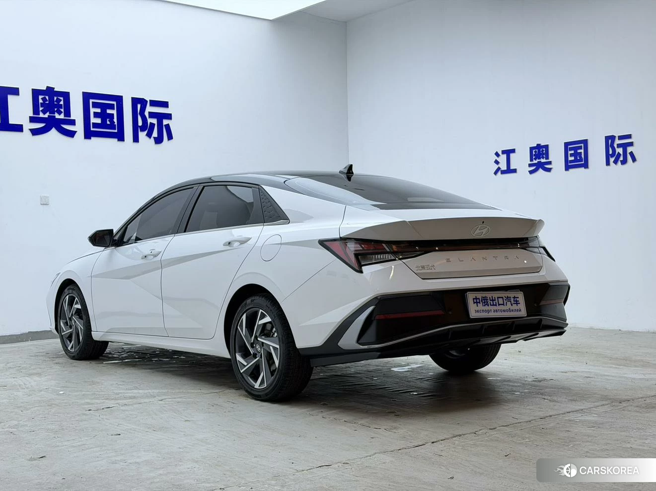Hyundai Elantra 2023 Белый из Китая, фото 2
