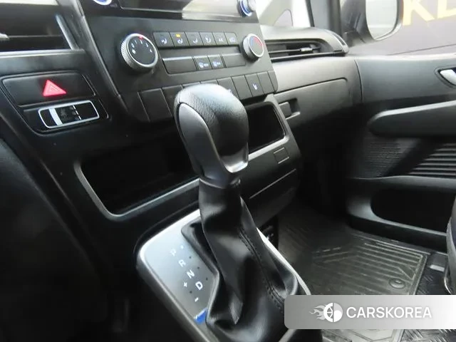 Hyundai Staria 2023 Белый из Кореи, фото 2