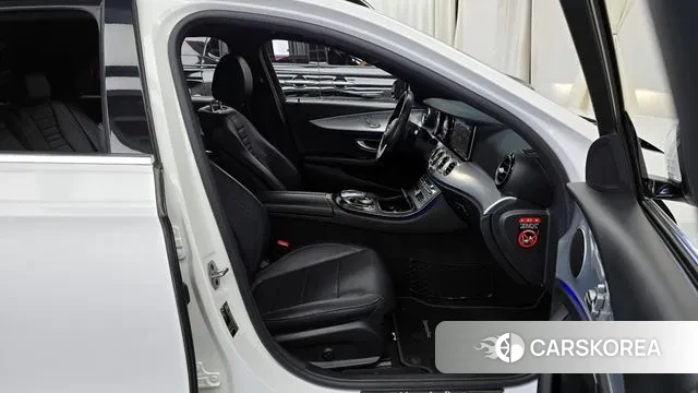 Mercedes-Benz E-Class W213 2020 Белый из Кореи, фото 2