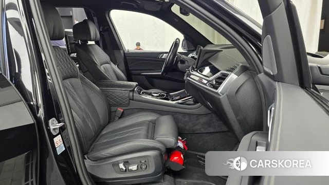 BMW X7 (G07) 2024 Черный из Кореи, фото 2