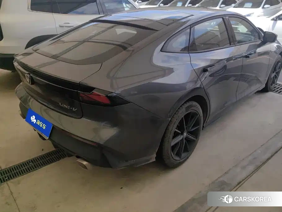 Chang'an UNI-V 2023 Silver/gray из Китая, фото 2