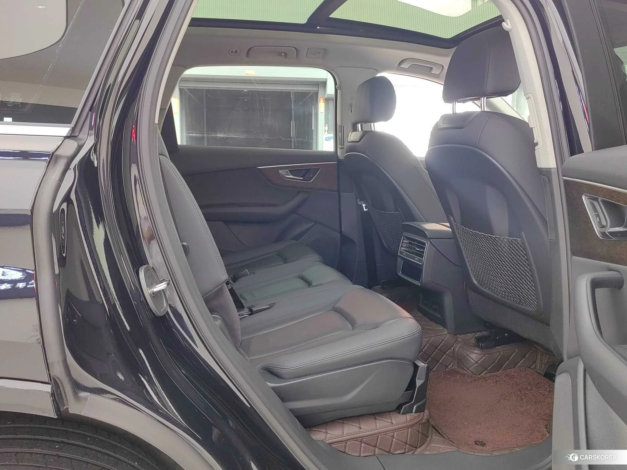 Audi Q7 2020 Черный из Китая, фото 2