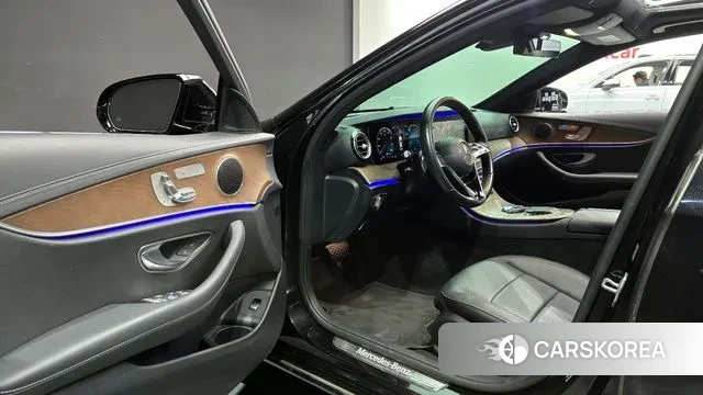 Mercedes-Benz E-Class W213 2021 Черный из Кореи, фото 2