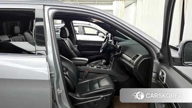 Jeep Grand Cherokee 2021 Серебряный из Кореи, фото 2