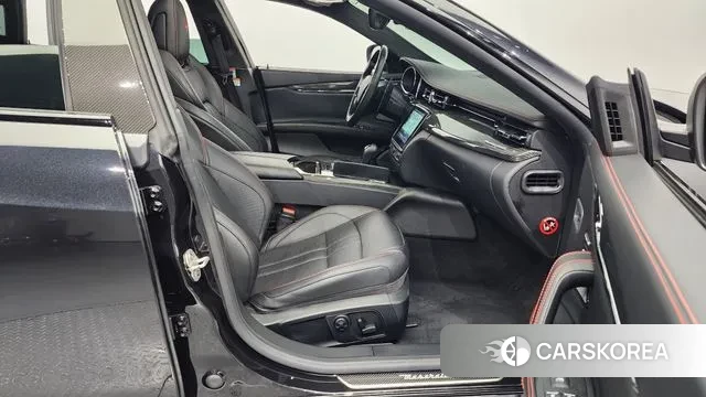 Maserati Quattroporte 2018 Черный из Кореи, фото 2