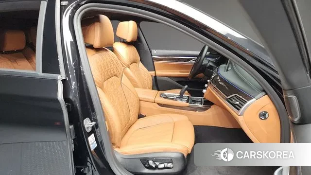 BMW 7 Series (G11) 2021 Черный из Кореи, фото 2