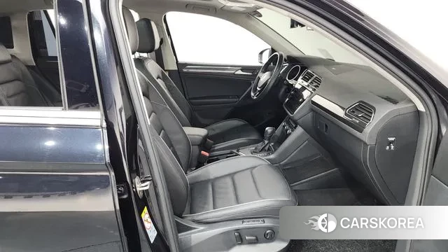 Volkswagen Tiguan second Generation 2019 Черный из Кореи, фото 2