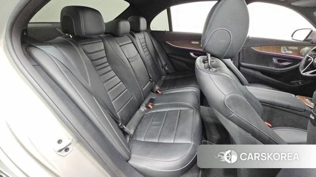 Mercedes-Benz E-Class W213 2021 Серебристо-серый из Кореи, фото 2
