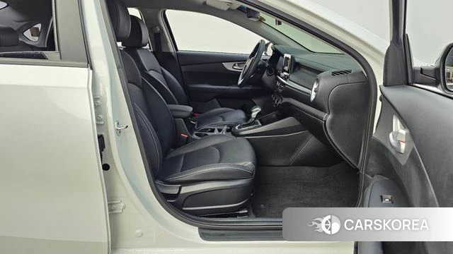 Kia The New K3 2nd generation 2022 Белый из Кореи, фото 2