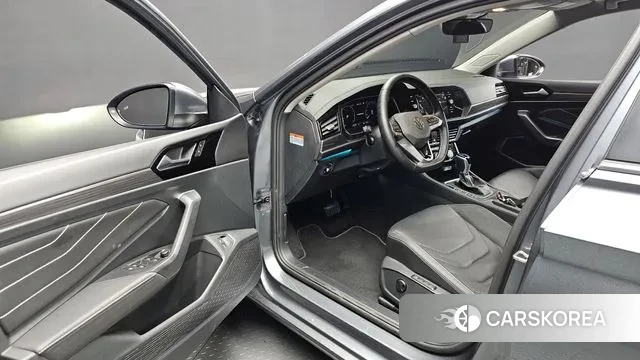 Volkswagen 7th Generation of Jetta 2024 Серый из Кореи, фото 2