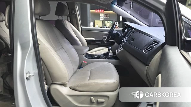 Kia The New Carnival 2018 Серебряный из Кореи, фото 2