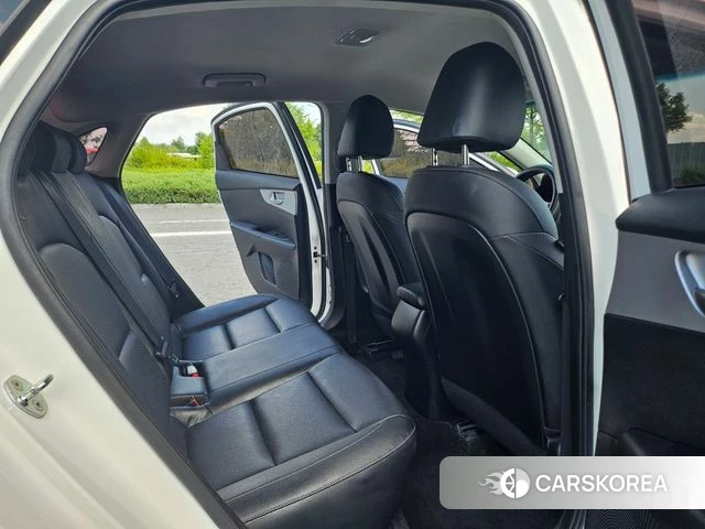 Kia The New K3 2nd generation 2021 Белый из Кореи, фото 2