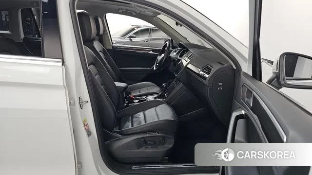 Volkswagen Tiguan second Generation 2019 Белый из Кореи, фото 2