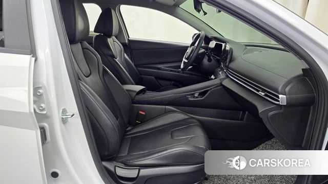 Hyundai The New Avante (CN7) 2023 Белый из Кореи, фото 2