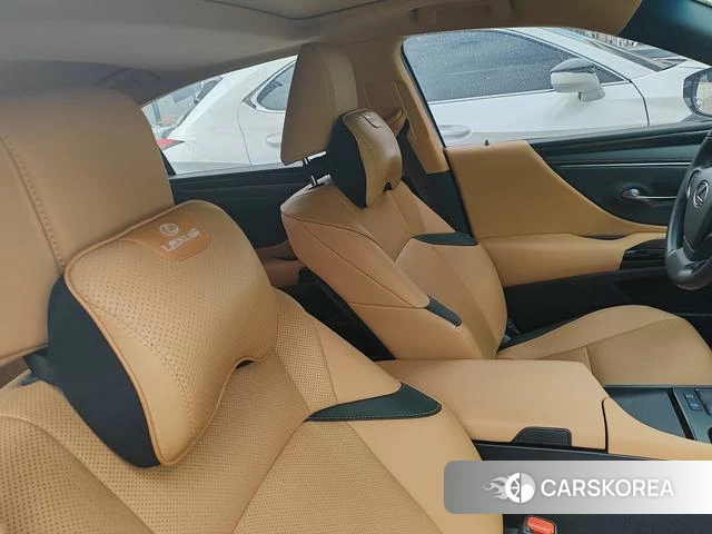 Lexus ES 2023 Серебристо-серый из Китая, фото 2