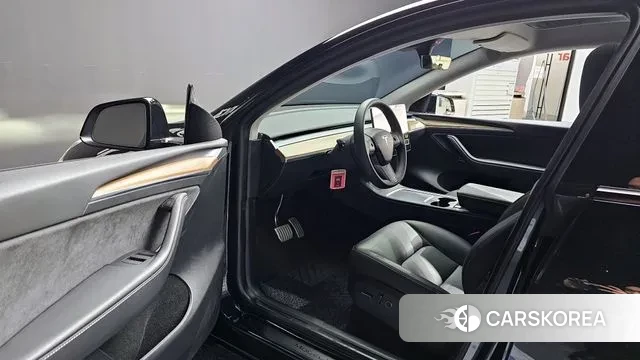 Tesla Model Y 2024 Черный из Кореи, фото 2