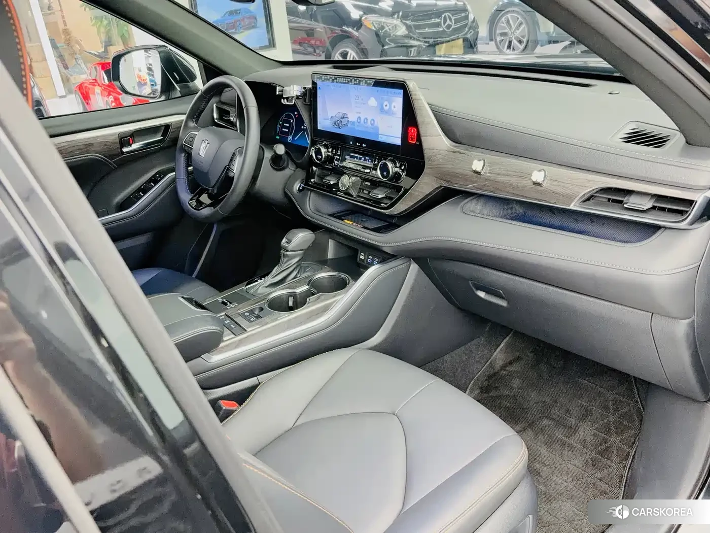 Toyota Crown 2024 Черный из Китая, фото 2
