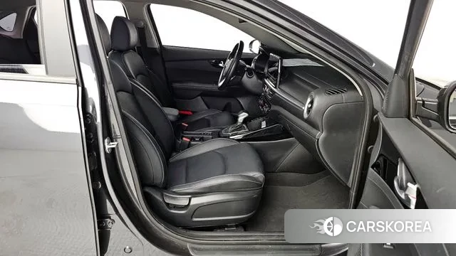 Kia The New K3 2nd generation 2022 Серый из Кореи, фото 2