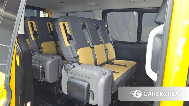 Hyundai Staria 2023 Желтый из Кореи, фото 2