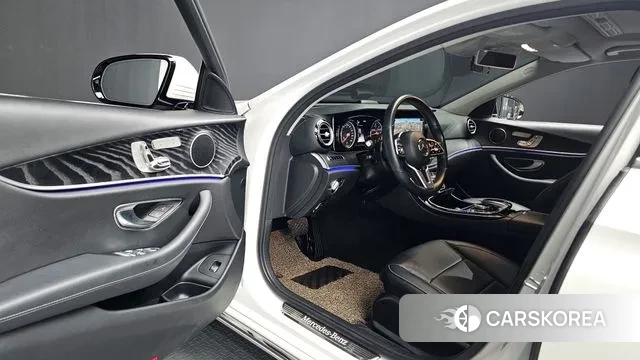 Mercedes-Benz E-Class W213 2018 Белый из Кореи, фото 2