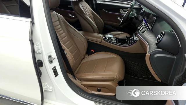 Mercedes-Benz E-Class W213 2018 Белый из Кореи, фото 2