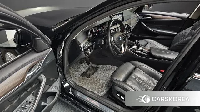 BMW 5 Series (G30) 2018 Черный из Кореи, фото 2