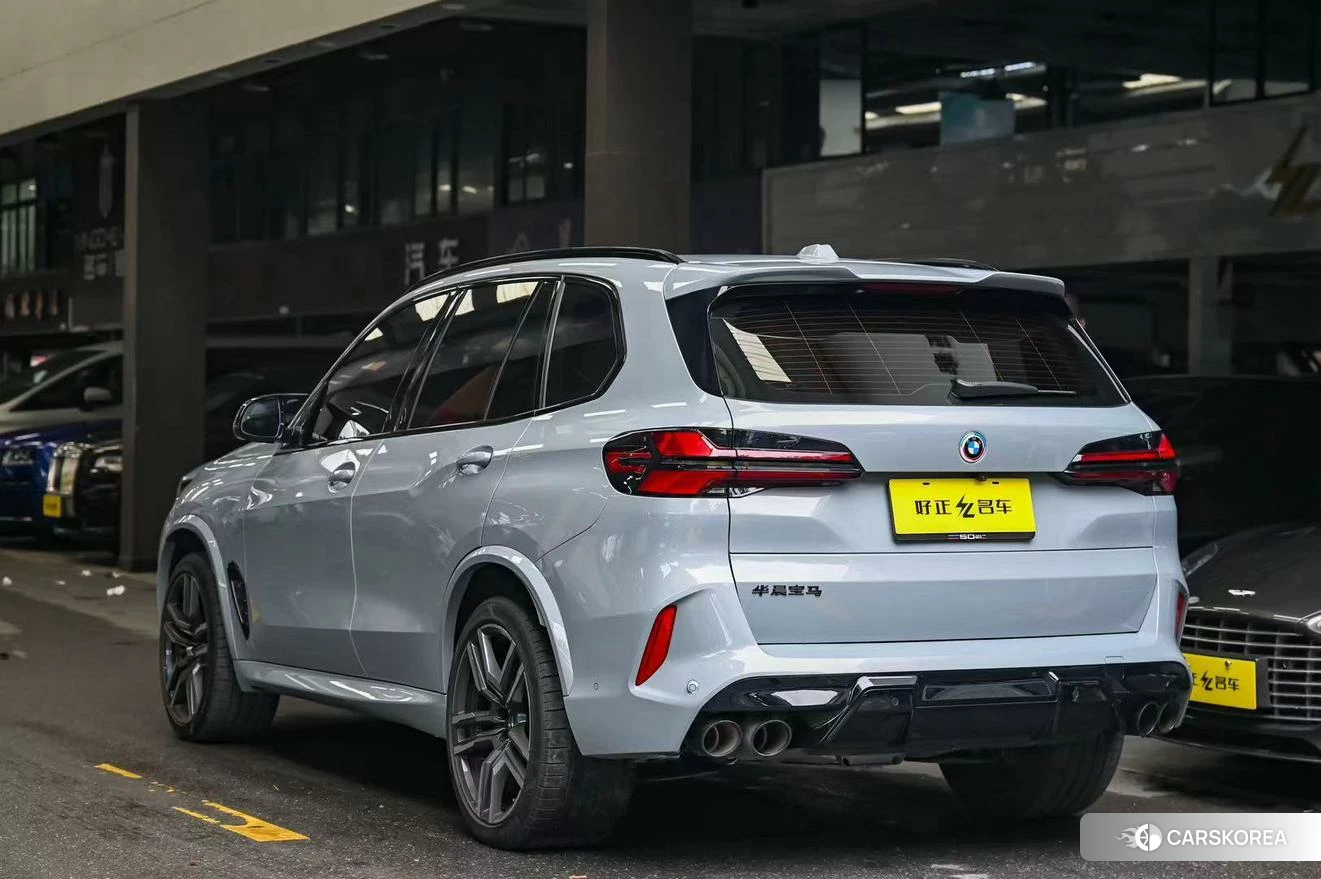 BMW X5 M 2023 Серебристо-серый из Китая, фото 2