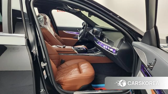 BMW 7 Series (G70) 2023 Черный из Кореи, фото 2