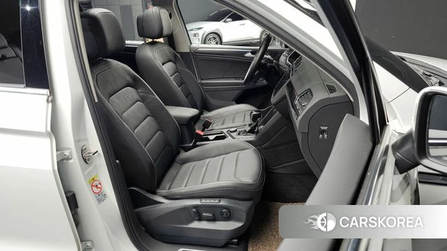 Volkswagen Tiguan second Generation 2023 Белый из Кореи, фото 2